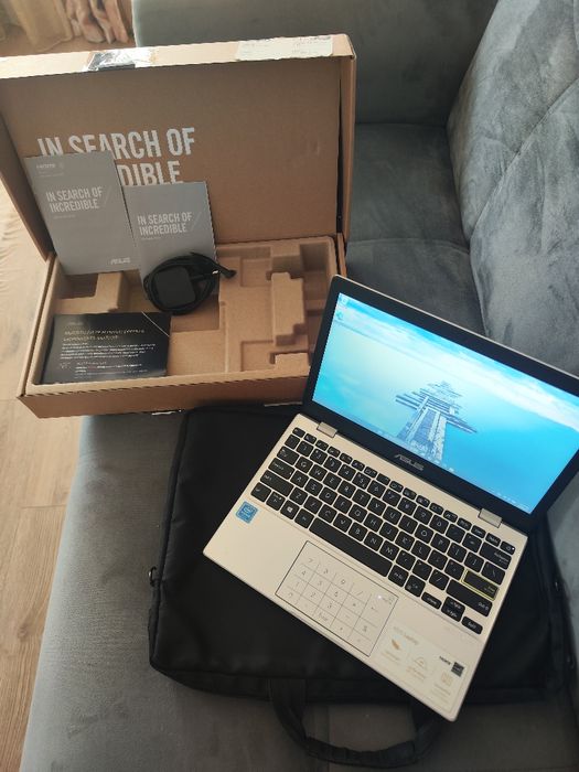Laptop Asus  Compact  E210MA