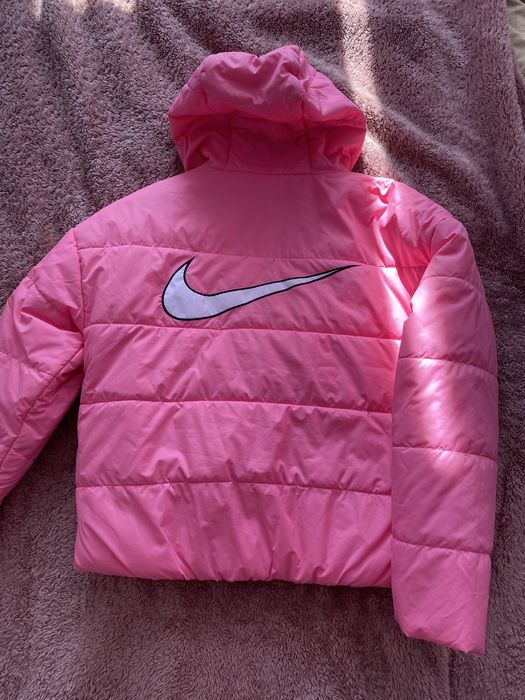 Geacă Nike Roz , purtata o singura data, pret negociabil