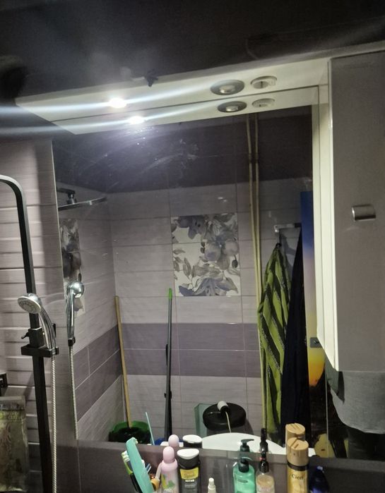 Горен шкаф с огледало с Лед осветление