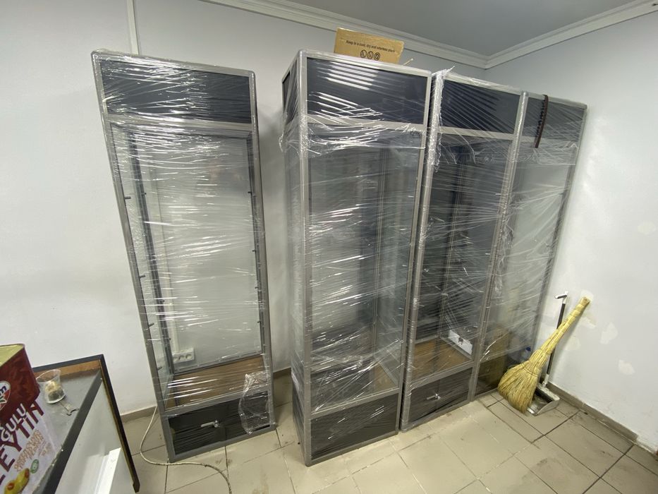 Новые Витринные стелажи с полками