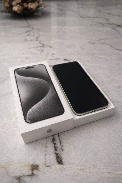 iPhone 15 Pro Max 256GB urgent impecabil cu cutie și încarcator