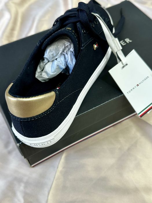 Дамски Деним Маратонки Tommy Hilfiger в Размер 37 Необувани