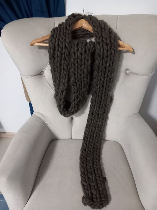 Fular lung împletit din mix de lana maro ciocolatiu Zara