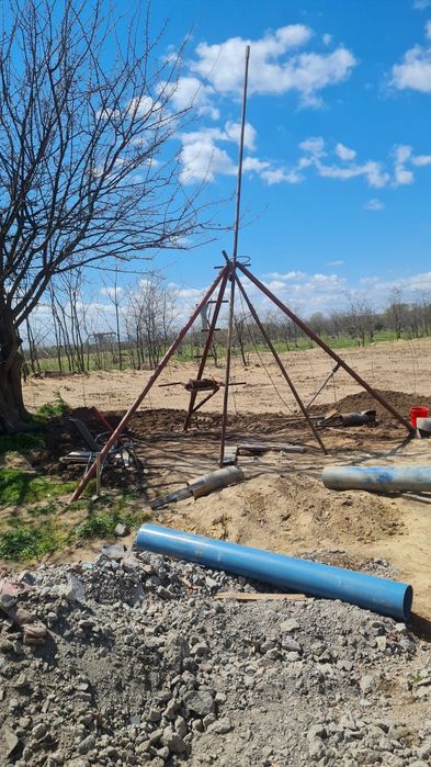 Executam foraje puturi apă de mica sau medie adancime 0-50m
Folosim tu