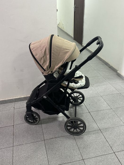 Продам коляска легкая есть чехол для и матрас