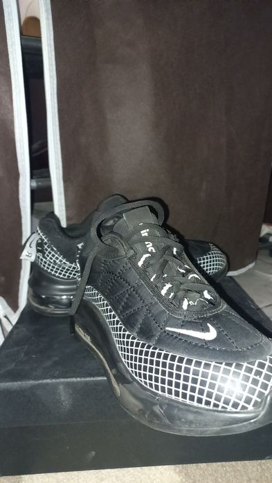 Vând nike air max.