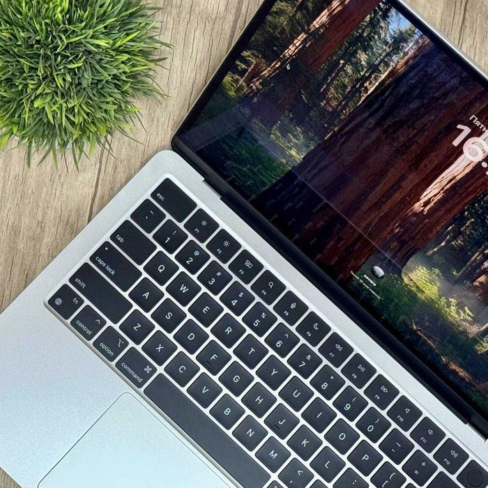 б/у Apple MacBook Air 13” M2 / 8Gb / 256 Gb Starlight