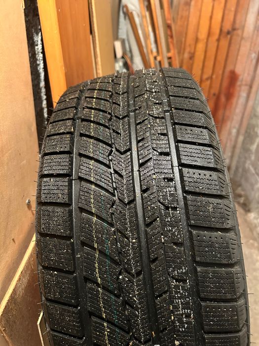 Зимна гума Аустон