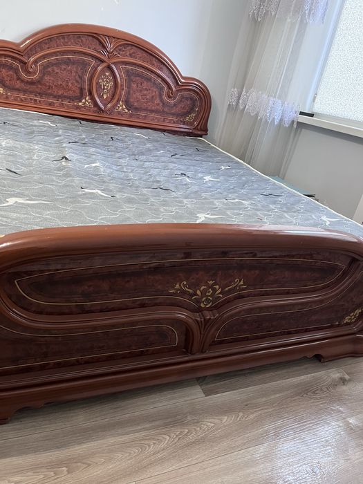 Двухспальная кровать