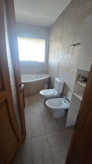 Vand apartament 3 camere,zona 300 ,et.1(bloc nou)