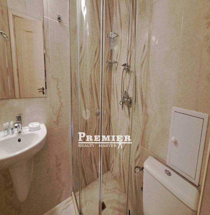 Предлагаме за продажба просторен 5-стаен апартамент