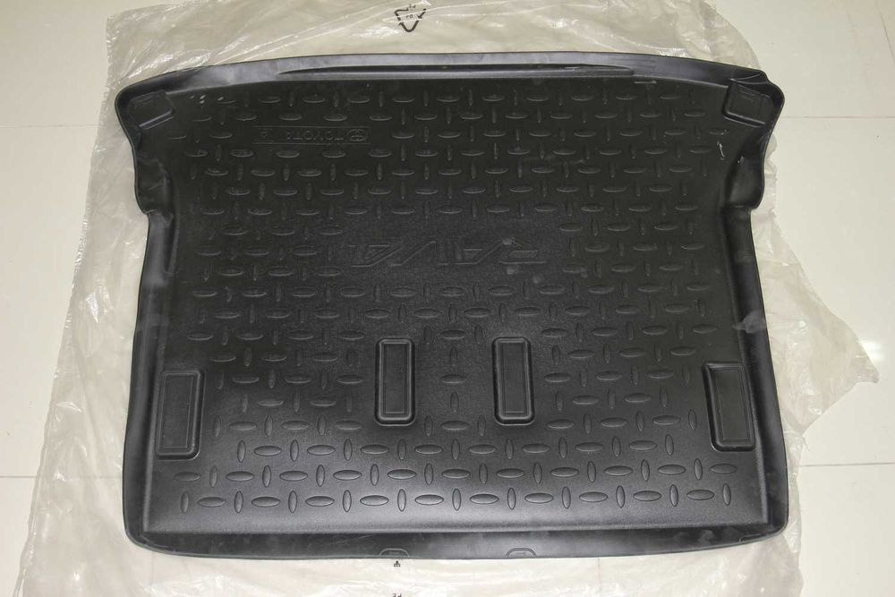 Оригинална стелка за багажник Toyota RAV4