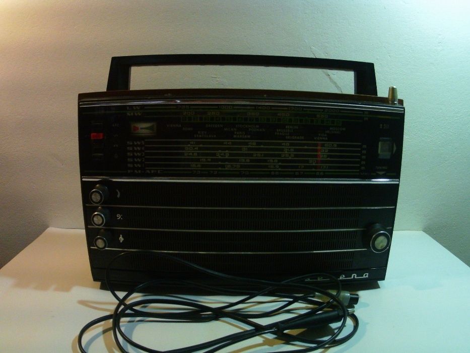 De vanzare radio retro model selena B211