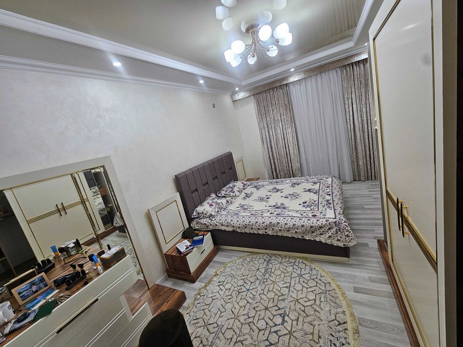 9-й квартал Чиланзар Продаётся квартира.