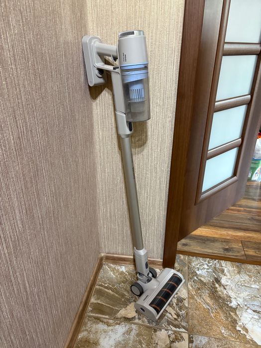 Вертикална безкабелна прахосмукачка Philips 2000 Series XC201 в гаранция