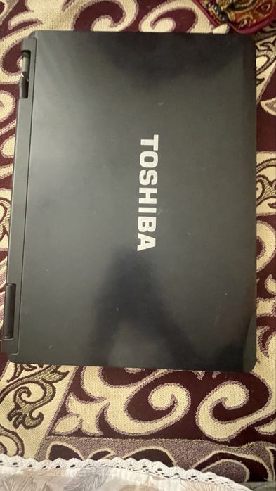 Ноутбок TOSHIBA год 2007