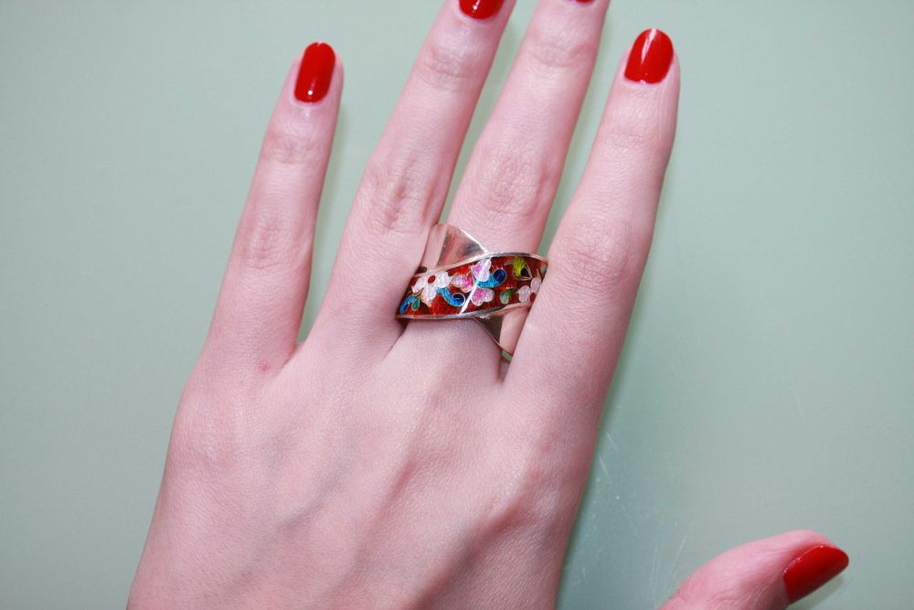 Серебряное кольцо с эмалью