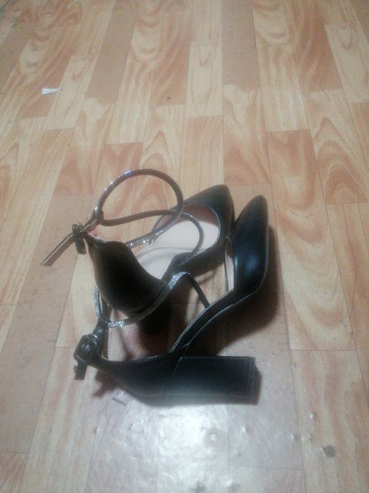 Продам новые туфли,