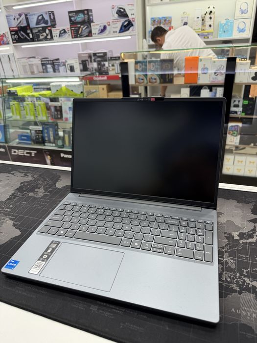 Lenovo IdeaPad Slim 3 15IRH10