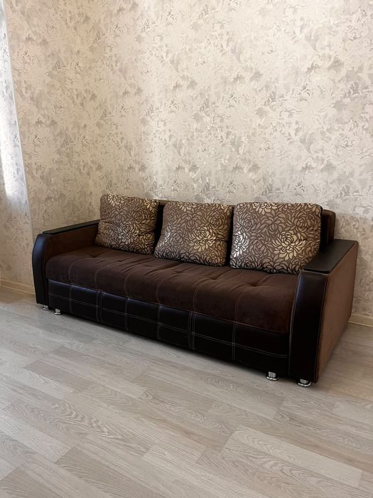 Продам Диван-кровать 2.2м + ящик + подушки.