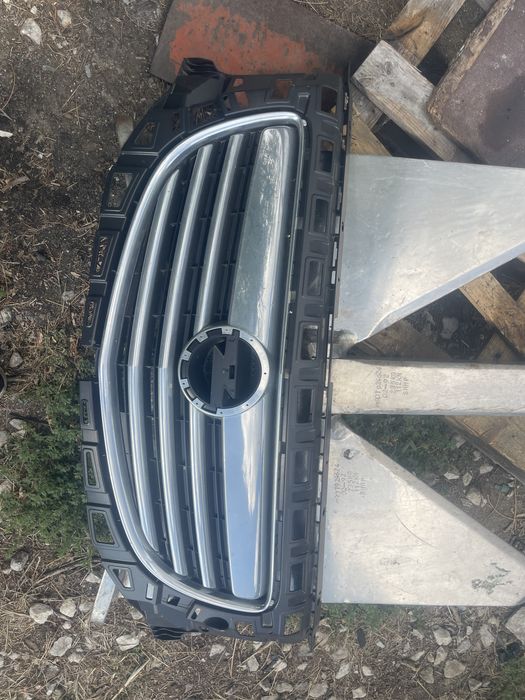 Предна решетка за Opel Insignia (седан/комби, 2008–2017)