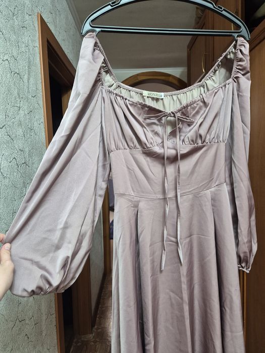 Красивое платье б/у