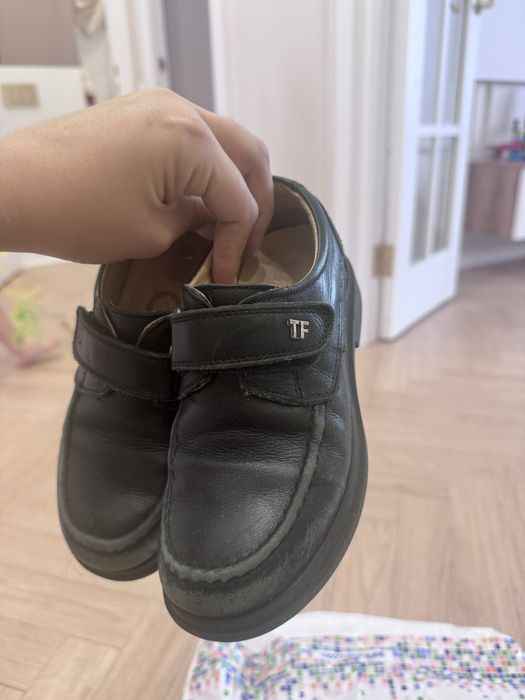 Отдам две парф обуви 32 размер