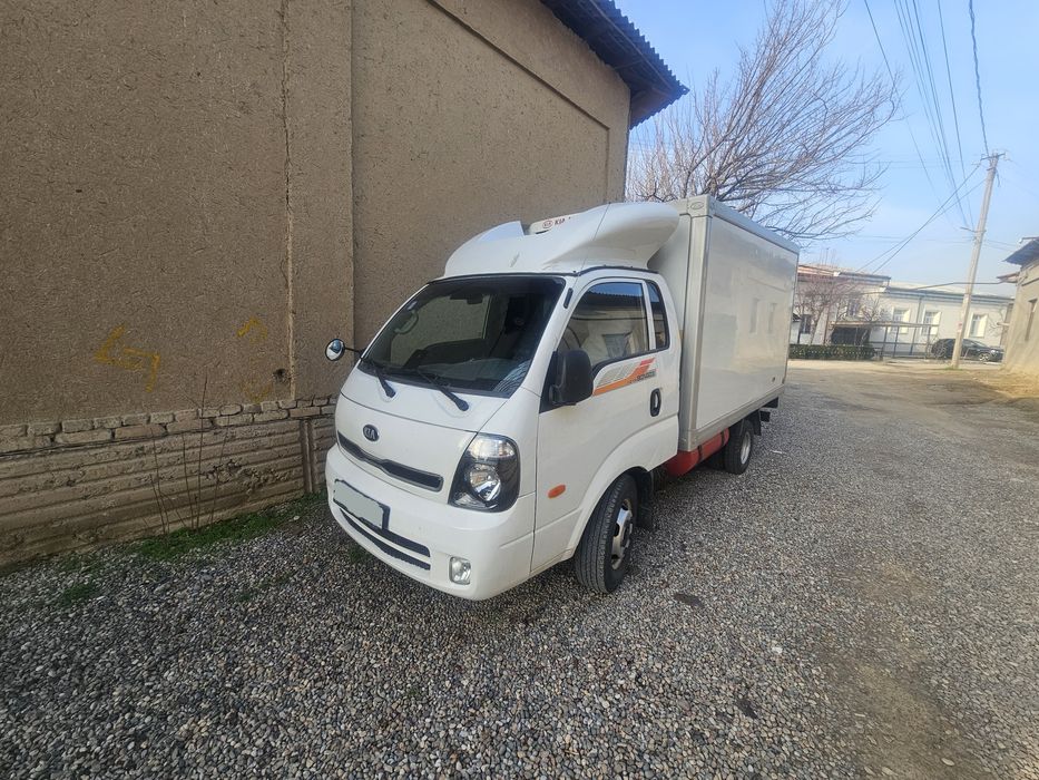 Киа бонго сотилади 1.200