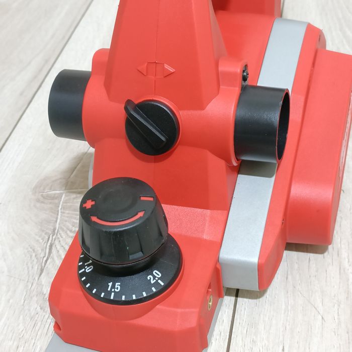 Rindea lemn  pe acumulator Milwaukee M18 BP
