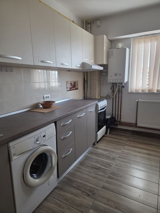 Închiriez apartament 2 camere zona Intim