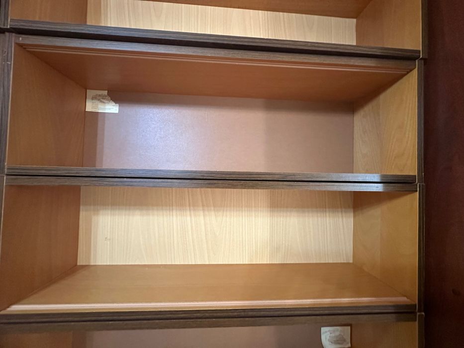 Деревянные книжные полки