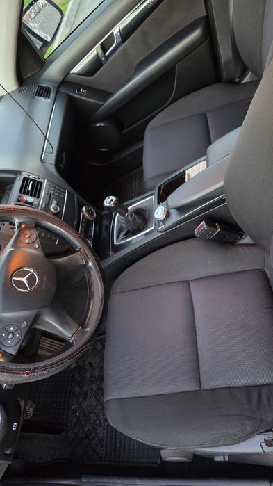 Vând Mercedes C200