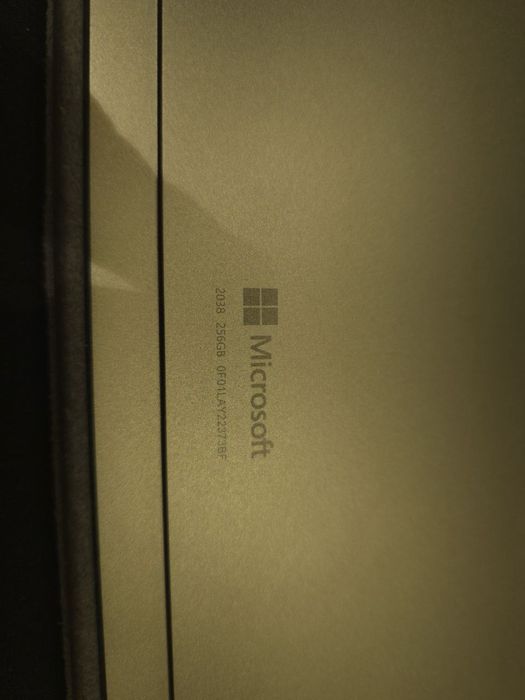 ноутбу-планшет Microsoft Surface 9 pro