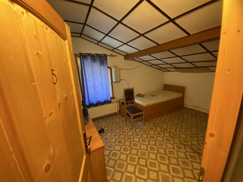 Къща на четири нива с изграден басейн област София