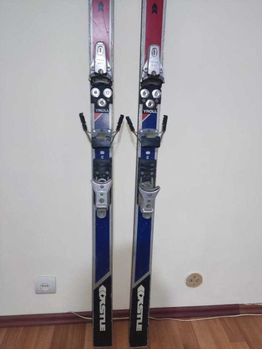 Schiuri/Skiuri Kastle X11 2000mm cu legaturi Tyrolia