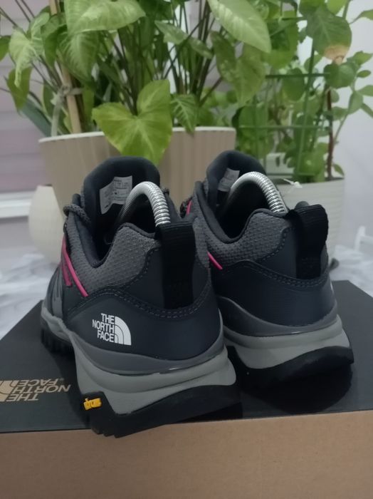 Кроссовки от The north face