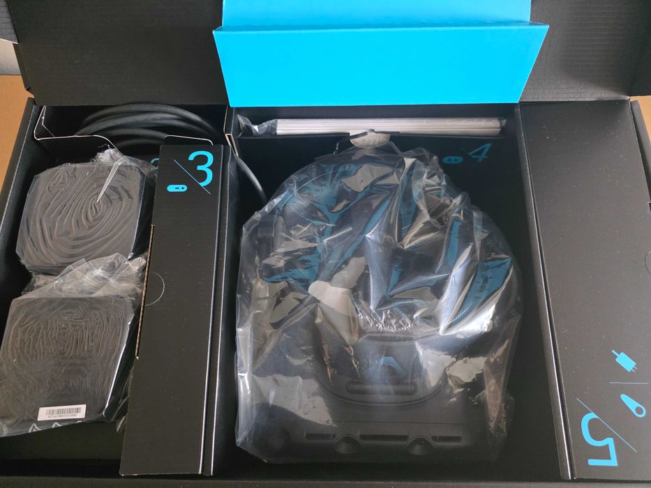 HTC Vive Cosmos Elite VR