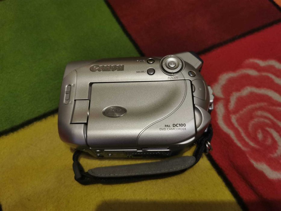 Видеокамера Canon DC100