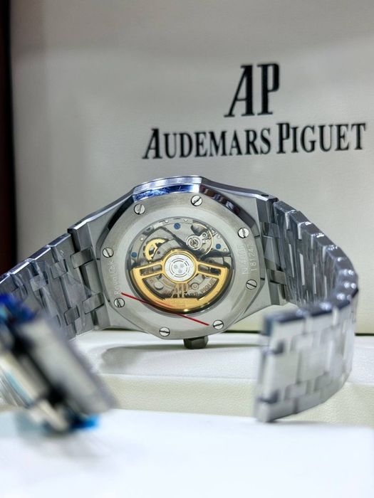 Audemars soati yaxwi xolatda