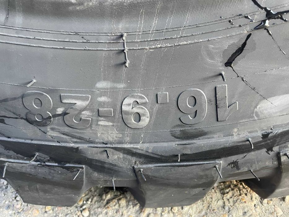 Anvelope noi de BULDOEXCAVATOR 16.9-28 440/80-28 Anvelope