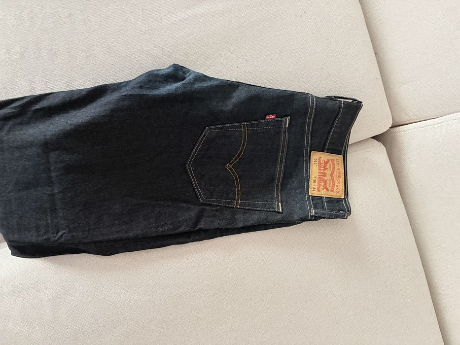 Blugi Levi’s noi nepurtati, marime W34 L34 aprox