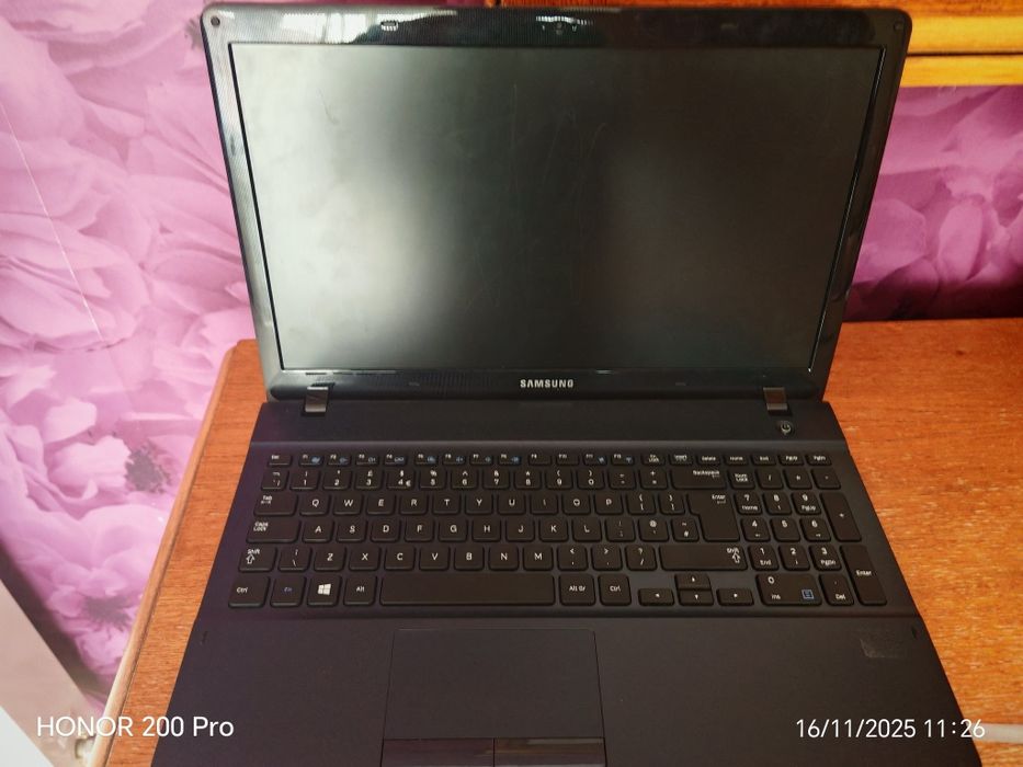 Vând laptop Samsung