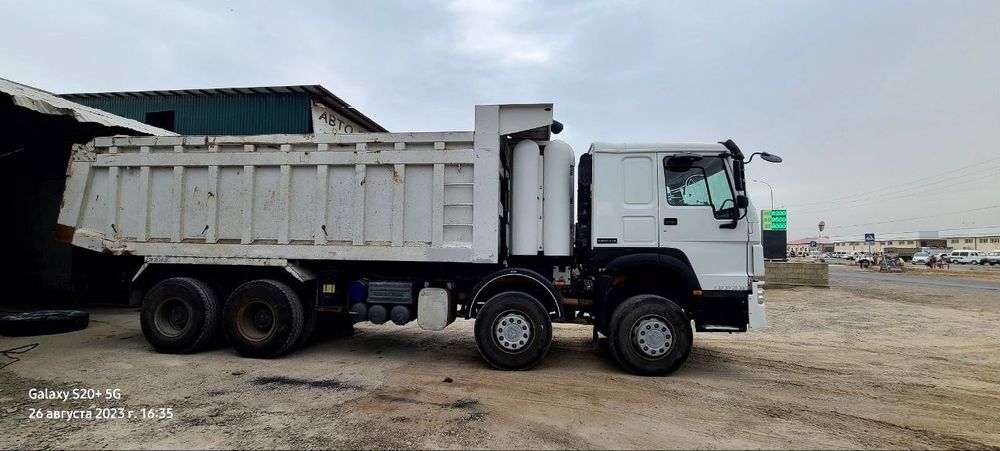 Howo  s a m a s v a l