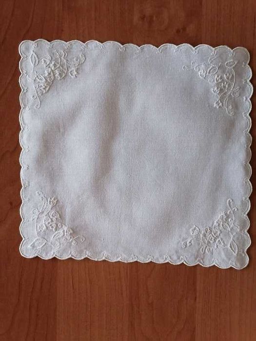 Нови битови покривки, възглавница, кърпички, карета, везани салфетки