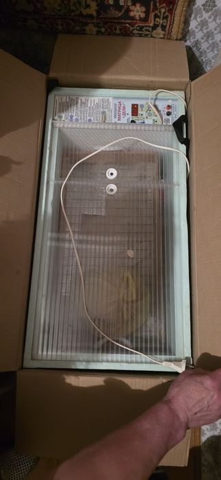 Инкубатор  на 72 яйца