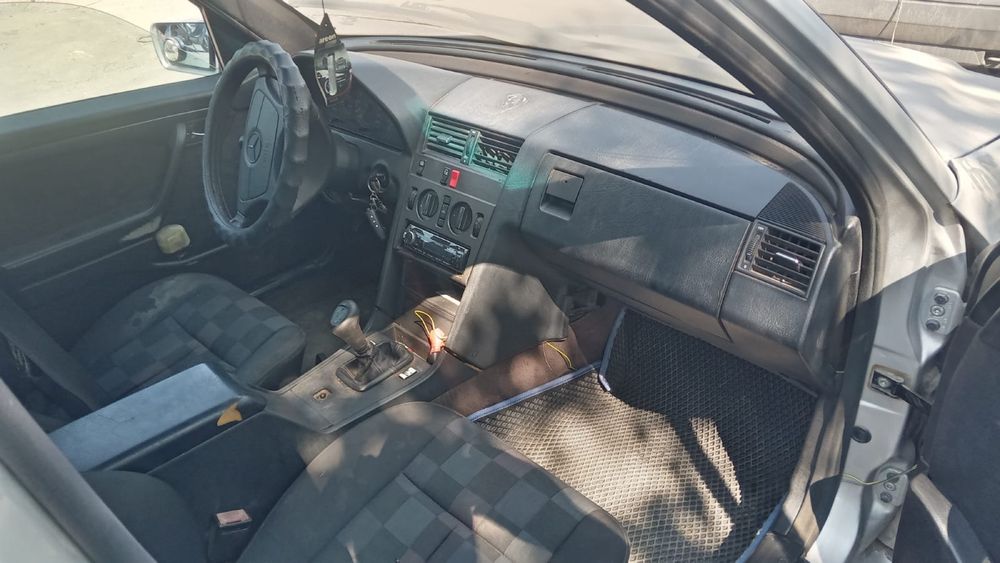 Продам мерседес С 180 в полный разбо