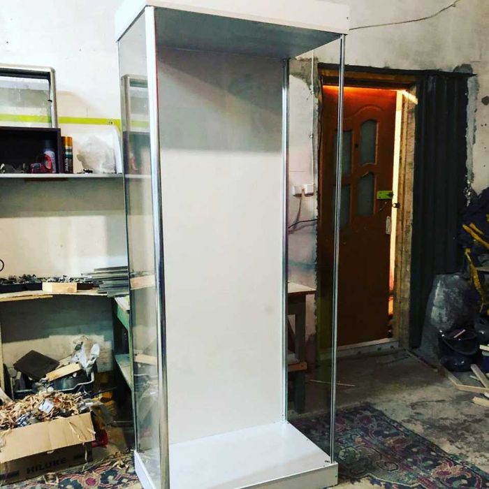 Торговое оборудование стеклянные витрины