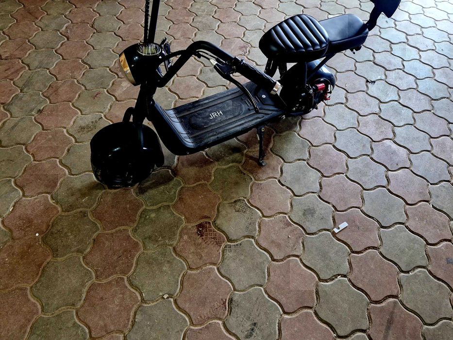 Vand scuter electric