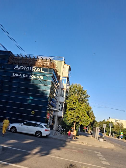 Vând apartament cu 3 camere
