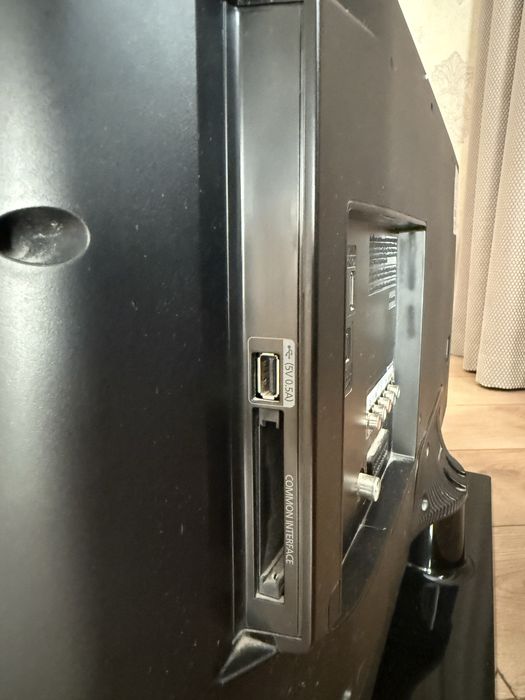 LED телевизор Samsung 32” (UE32EH4000)